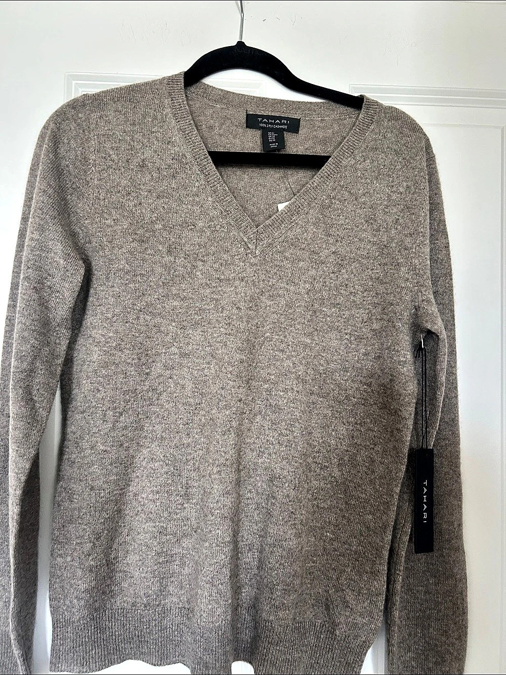 Tahari 100% 2-Ply Cashmere V-Neck Sweater Brown Medium taupe